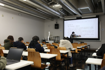 「日本文学史」特別講義の様子